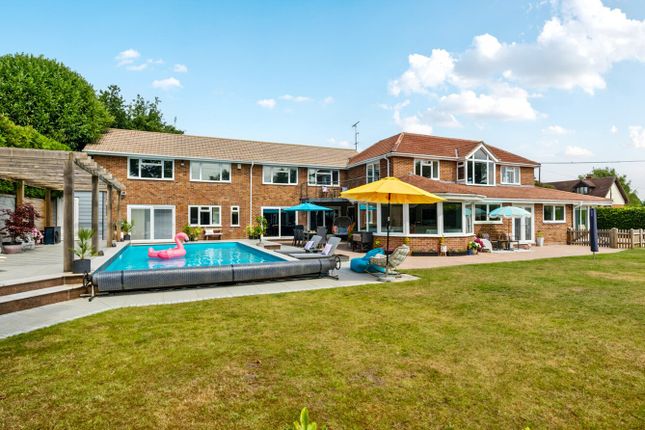 Oakleigh Drive, Salisbury SP5 5 bed detached house for sale
