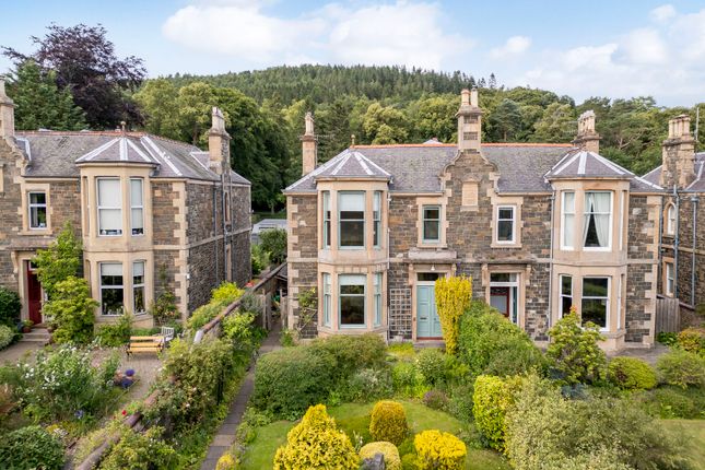 5 bedroom semi-detached villa for sale