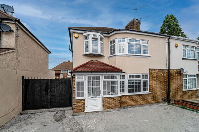 Avondale Gardens, Hounslow TW4 3 bed semi