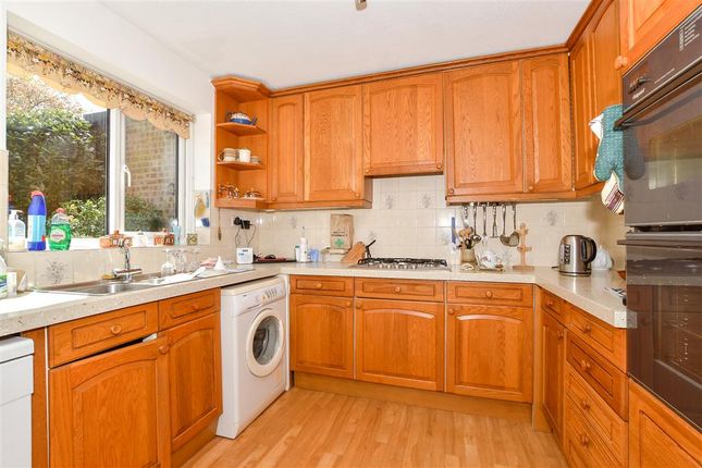 3 bed link detached house