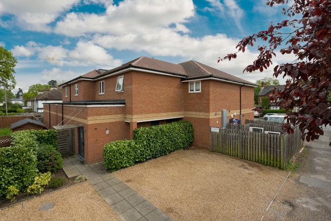 Church Road, Addlestone, Surrey, KT15 2 bed apartment for sale