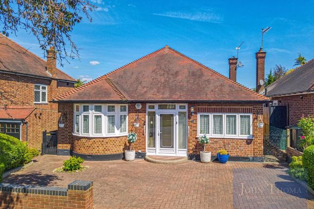 Chigwell Park Drive, Chigwell IG7 3 bed detached bungalow for sale