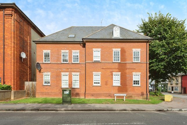 2 bedroom ground floor flat for sale