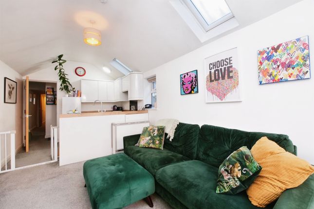 2 bedroom ground floor flat for sale
