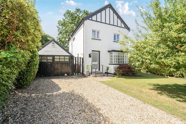 Tuckey Grove, Ripley, Surrey, GU23 3 bed detached house for sale