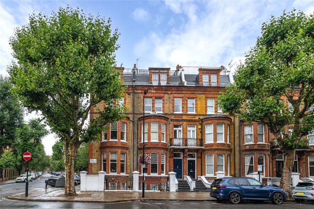 Elgin Avenue, Maida Vale, London, W9 2 bed apartment for sale