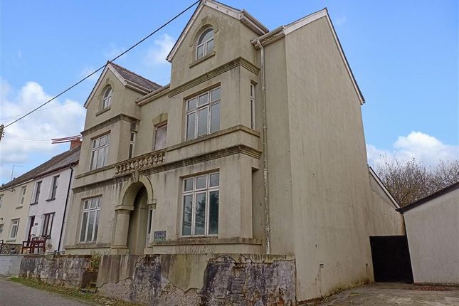 6 bed detached house