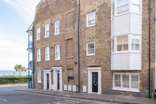 Victoria Parade, Broadstairs, Kent, CT10 2 bed flat for sale