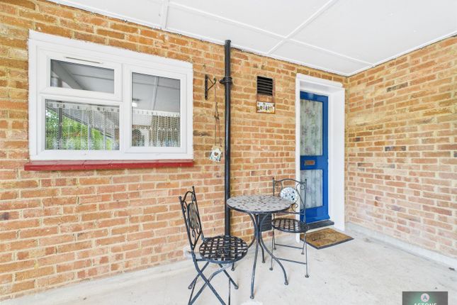 Canterbury Road, Crawley RH10 2 bed maisonette for sale