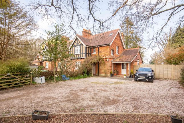 Dowlands Lane, Crawley RH10 3 bed end of terrace house for sale