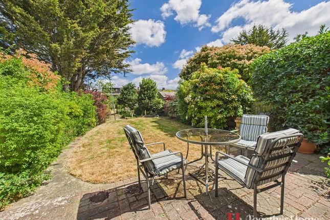 Berwick Road, Rainham 3 bed detached house for sale