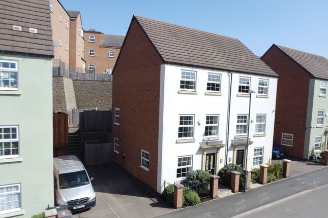 4 bedroom semi-detached house for sale