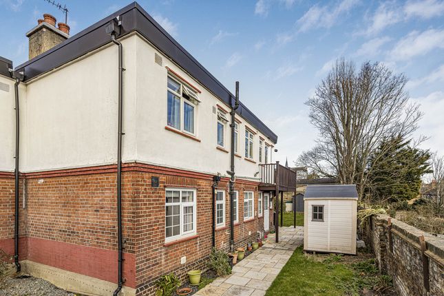 4a Bromley Road, Beckenham, BR3 3 bed apartment for sale
