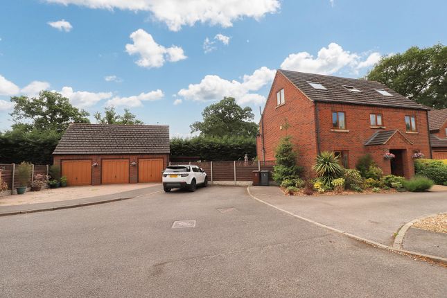 6 bedroom detached house for sale