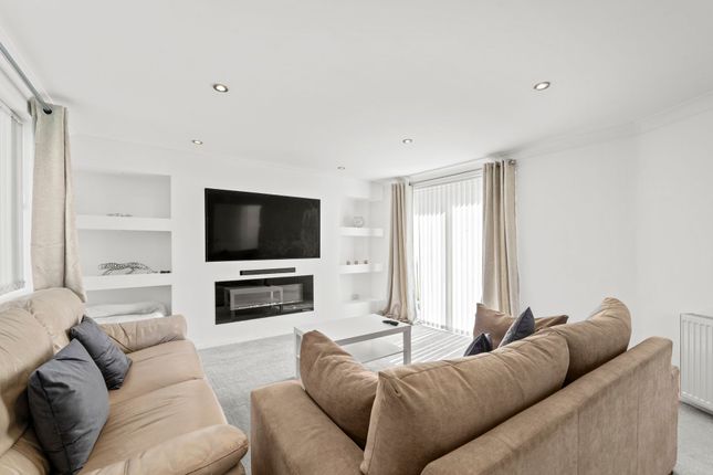 Saintbury Road, Glenfield, LE3 3 bed semi