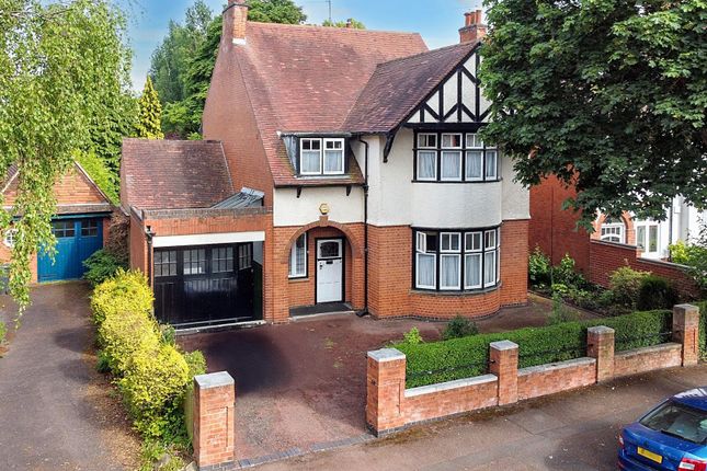 6 bedroom detached house for sale