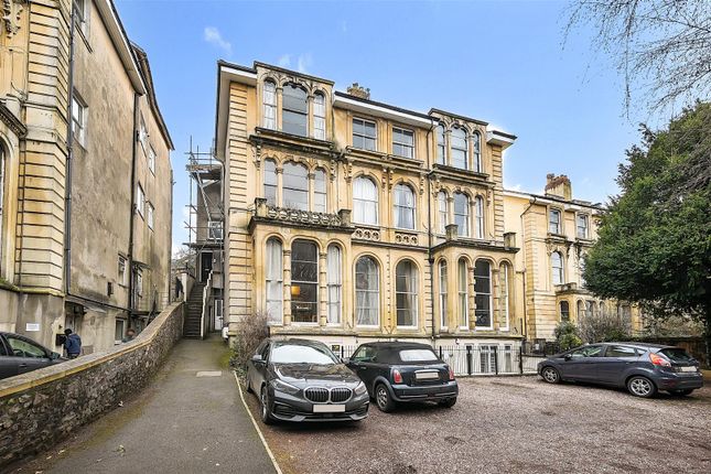 3 bedroom flat for sale