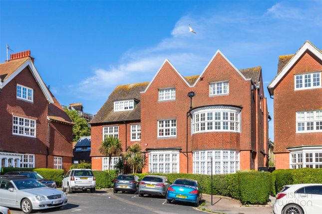 Grand Avenue, Hove, East Sussex, BN3 3 bed apartment for sale