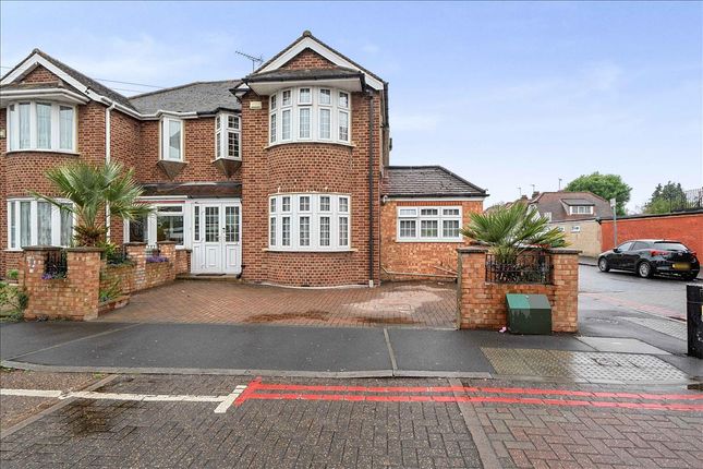 Harlington Road West, Feltham... 4 bed semi