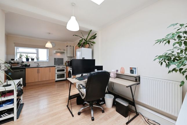 Studio flat for sale