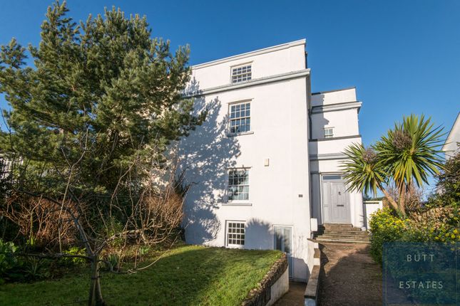 6 bed semi-detached house