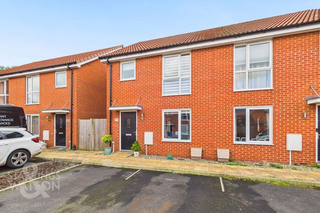 Aspen Drive, Wymondham, Norwich 3 bed semi