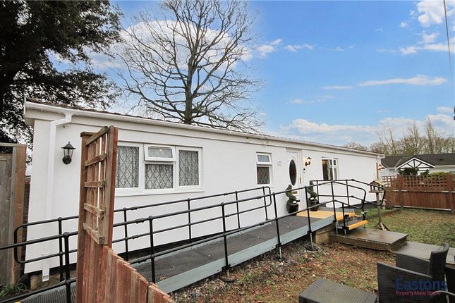 Riverhill Gardens, Worcester Park KT4 2 bed detached house for sale