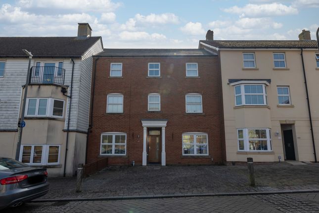 Poppy Mead, Ashford, TN23 6 bed terraced house for sale