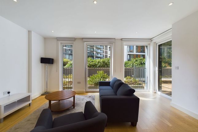 Duke Of Wellington Avenue, London SE18 2 bed ground floor flat for sale