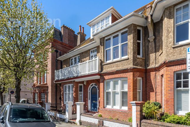 York Avenue, Hove, East Sussex, BN3 3 bed flat for sale
