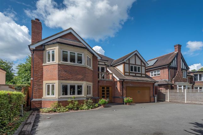 6 bedroom detached house for sale