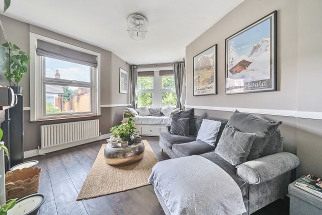 Bollo Bridge Road, Acton, London, W3 2 bed flat for sale