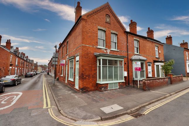 6 bedroom end of terrace house for sale
