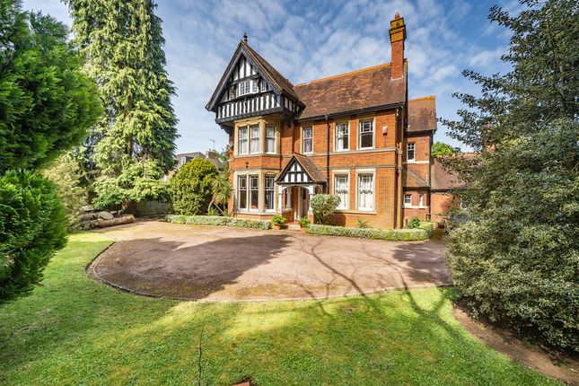 6 bedroom detached house for sale