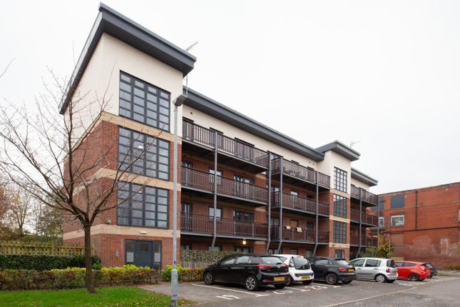 Canalside, Radcliffe M26 2 bed flat for sale