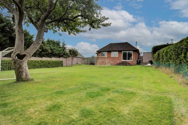 Hogg Lane, High Wycombe HP15 3 bed bungalow for sale