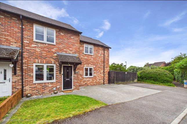 Fairfax Place, Newbury, Berkshire, RG14 3 bed end of terrace house for sale