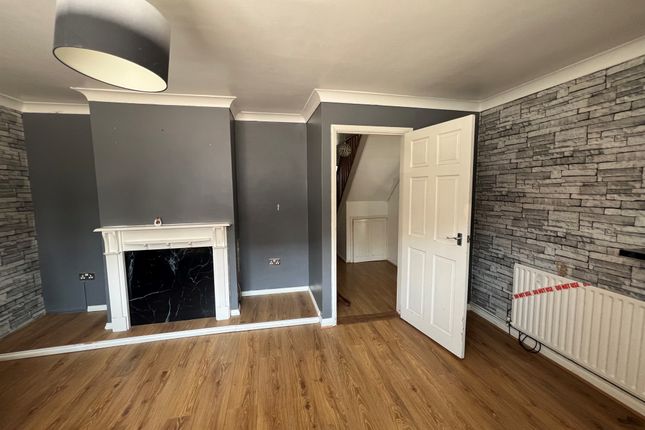 5 bedroom semi-detached house for sale