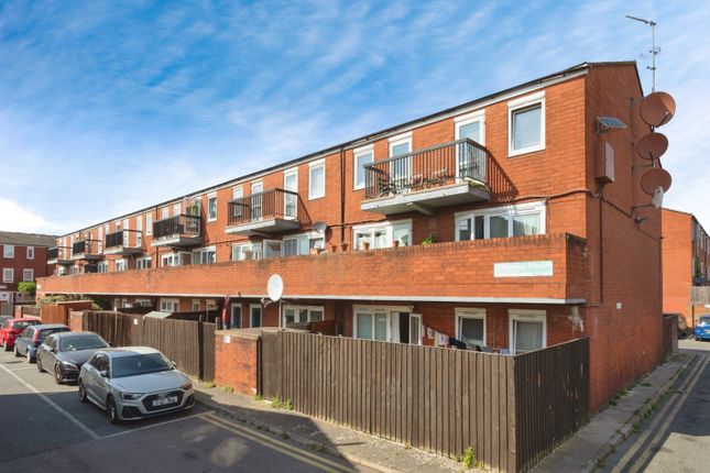 3 bedroom maisonette for sale