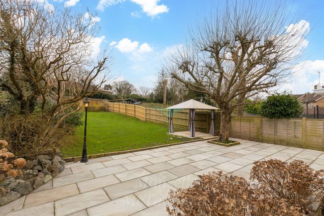 Woodlands, Crawley RH10 5 bed detached house for sale