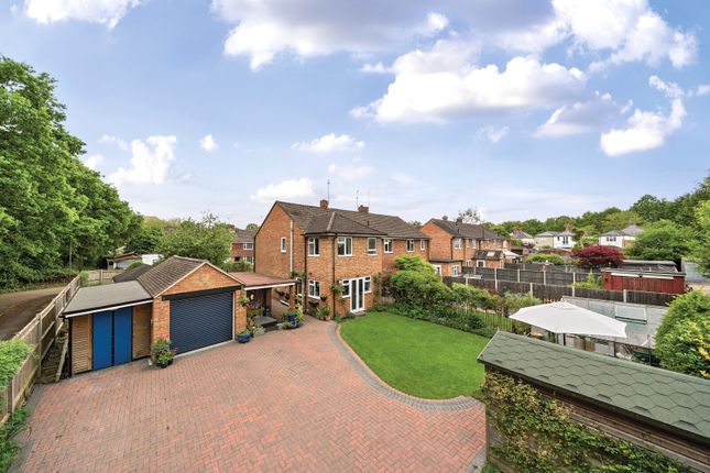 Bonners Close, Woking, GU22 3 bed semi