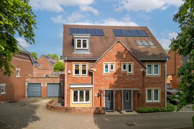 California Way, Buckinghamshire HP11 3 bed semi