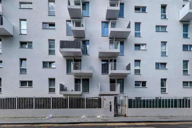 Axe Street, Barking, IG11 1 bed apartment for sale