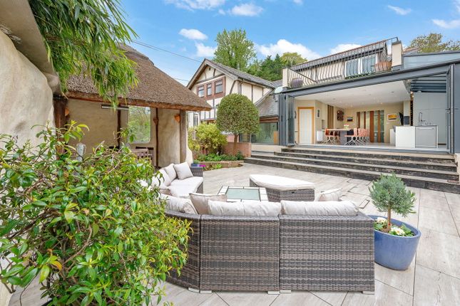 6 bedroom detached house for sale
