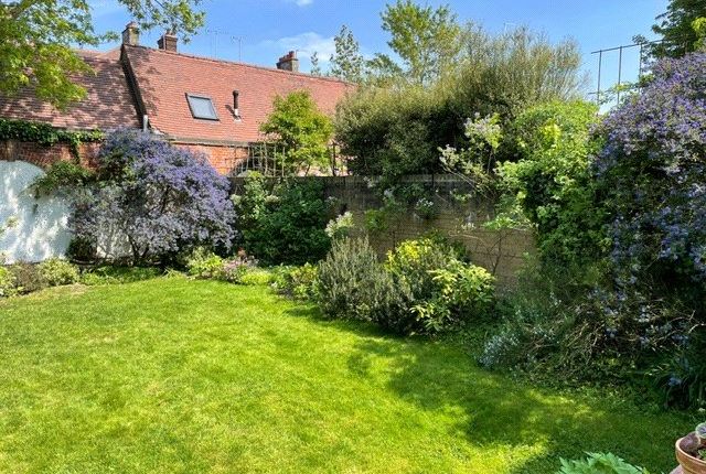 6 bed semi-detached house