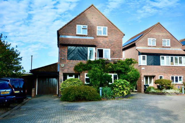 Blossom Close, South Croydon, CR2 4 bed detached house for sale