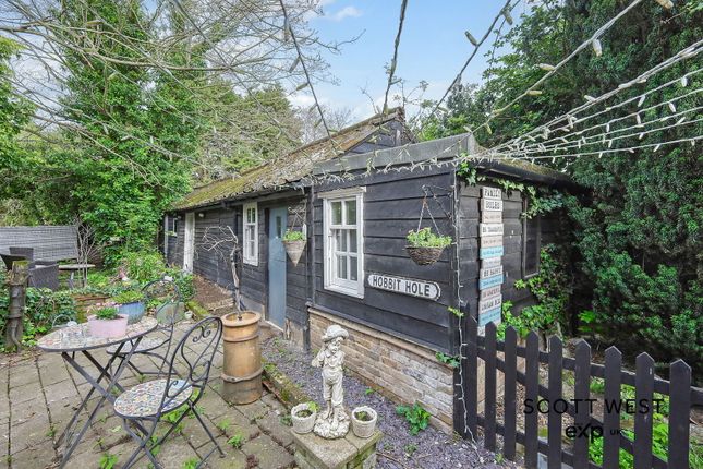 Greens Farm Lane, Billericay CM11 1 bed property with land for sale
