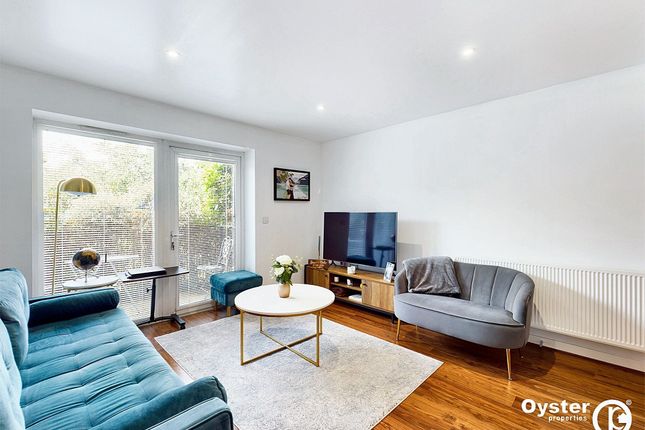 Unwin Way, Stanmore, HA7 1 bed flat for sale