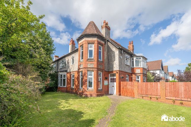5 bedroom semi-detached house for sale