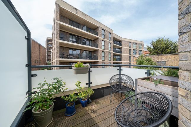 Camberwell Road, London, SE5 2 bed flat for sale